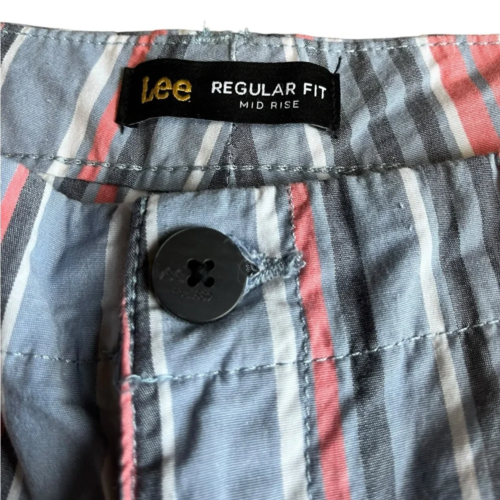 Lee women’s size medium/12 Striped Shorts - Gray and pink - Picture 2 of 7